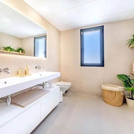 아파트 Fabulous Modern Sea View Bliss 마르베야