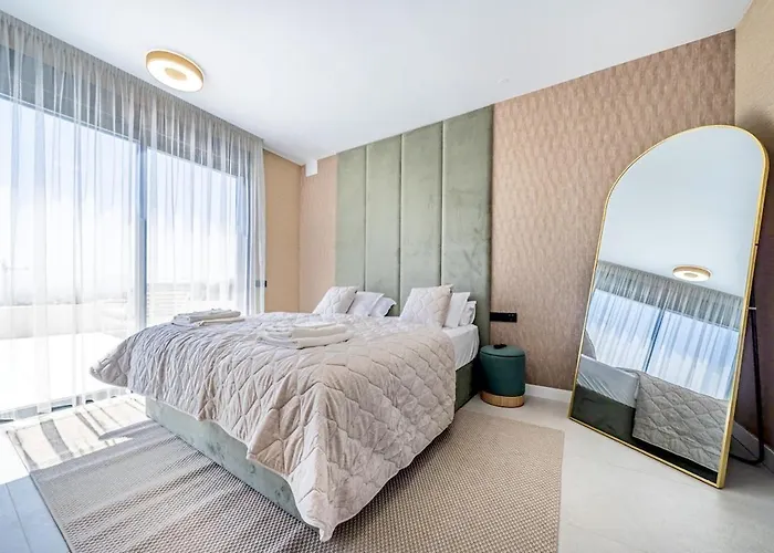 Fabulous Modern Sea View Bliss * מארבלה